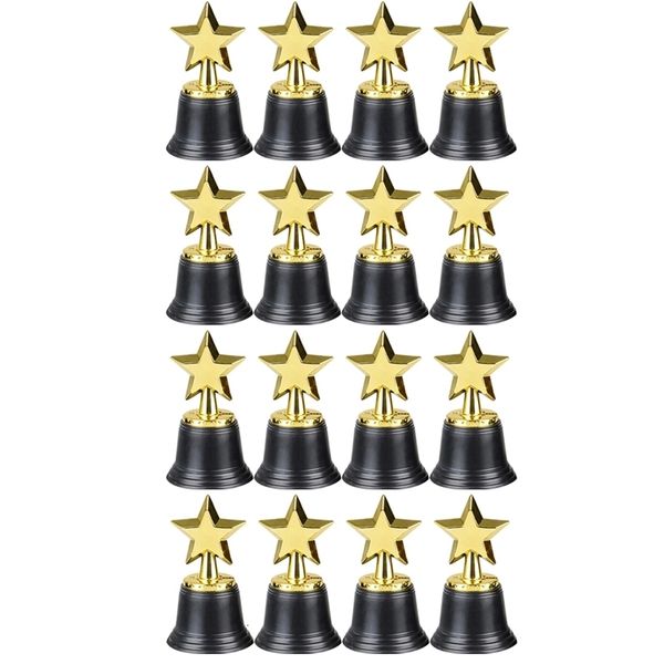 Objetos decorativos 16pcs Trofeos de oro de plástico para niños Trofeos Golden Colored Award para fútbol Fútbol Béisbol Carnival Premio Regalo 230815