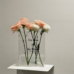 Objets décoratifs Livres Acrylique Vase Transparent Fleurs Vase INS Décoration Nordique Europe Moderne Hydroponique Bureau Ornement Créatif Cadeau 230506