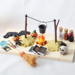 Objets décoratifs Décoration de Noël Accessoires de bureau mignons Resin Figurine Kit Halloween Chambre Miniatures Dollhouse Houses Crafts Home Decor 230816