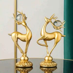 Decoratieve objecten Creativiteit Hars Simulatie Dieren Herten Paar Gouden Kristallen Bol Ambachten Meubels Modern Huis Woonkamer Desktop Decoratie 231024