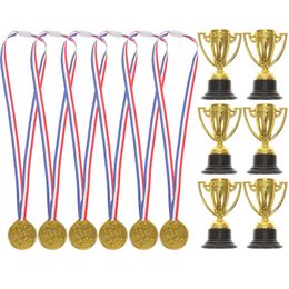 Decoratieve Objecten Beeldjes 12 Stuks Kinderen Award Cup Medailles Kids Plastic Award Trophy Kids Voetbal Speelgoed Mini Voetbal Spel Medaille 230614