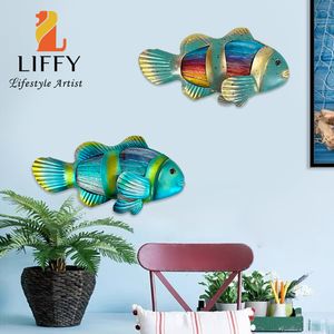 Objets décoratifs Figurines 2pcs Métal Poissons Mur Art Main Verre Tropical Décoration Salle De Bains Suspendus Piscine ou Patio 230725