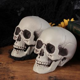 Decoratieve objecten Figurines 2pcs Skulls kijken schedels kunstmatig menselijk model Hauted House Props Party Supplies 230815