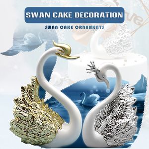 Decoratieve objecten Figurines 2pcs Swan Model Cute Figurine Collectibles Car Interior Cake Top Decor For Love Theme Decoration Reri889 230428