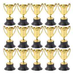Objetos decorativos Figuras 30 piezas Mini trofeo de premio dorado Premios de recompensa de plástico Decoración Juguetes de regalo para niños Trofeos pequeños con base negra 221124
