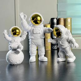 Objets décoratifs Figurines 3 pièces créatif résine astronaute ornement Figure Statue Spaceman décor de bureau modélisation enfants cadeau décoration de la maison 231009