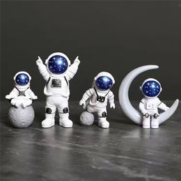 Objetos decorativos Figuritas 4 piezas Resina Astronauta Figura Estatua Figurin Spaceman Escultura Juguetes educativos Escritorio Niños Regalo 220827