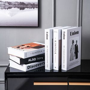 Decoratieve objecten Figurines 4pcs/Set Fake Books Set personages Cover for Room Modern Mode Living Decoratie salontafel ornamenten 230314