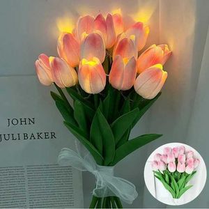 Objets décoratifs Figurines 5/10 pièces LED TULIP TULIP Artificial Flower pu Fake Bouquet Night Light for Home Garden Decoration Wedding Birthday Gift H240521 0IVU