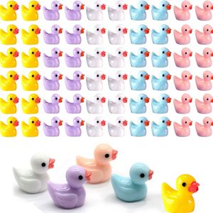 Objets décoratifs Figurines 50100PCS Mini Résine Jaune Canard Ornement Figurines Miniatures Minuscule Micro Fée Jardin Paysage Aquarium Maison De Poupée 230523