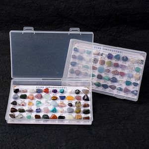 Objets décoratifs Figurines 50pcs 1 boîte Box Gemmes naturels et jades Collection Crystal Stones Spécime de roche minérale Reiki guérit Pierre DIY Recueillir la décoration intérieure 230701