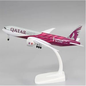 Objets de décoration Figurines Alliage Métal AIR QATAR Airways Boeing 777 B777 Maquette d'avion Diecast Air Maquette d'avion avec roues Trains d'atterrissage 20cm 230629