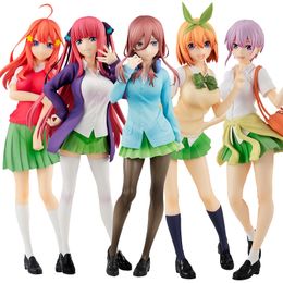 Decoratieve objecten Beeldjes Anime The Quintessential Quintuplets Figuur Nakano Ichika Nino Itsuki Schooluniform Staande statische collectie 18CM PVC speelgoed 230621