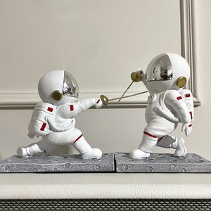 Objets décoratifs Figurines Astronaute Artisanat Statue Creative Chic Ornement Décorations Escrime Défendre pour Meuble TV Porche Liqueur 230725