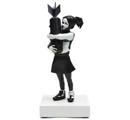 Objetos decorativos Figuras Banksy Bomba Hugger Modern Sculpture Bomb Girl Estatua Resina Tabla Piece Bombo Amor Inglaterra House DE3660084