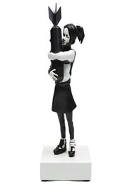 Decoratieve objecten beeldjes Banksy Bomb Hugger Moderne sculptuur Bomb Girl Statue Hars Tafelstuk Bomb Love Engeland Art House De2455795