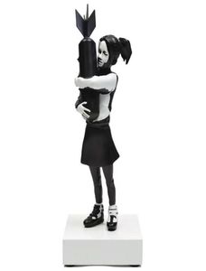 Objets décoratifs Figurines Banksy Bomb Hugger Sculpture moderne Bomb Girl Statue Résine Pièce de table Love Angleterre Art House De3031159