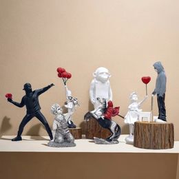 Objetos Decorativos Figuras Banksy Escultura Colección Lanzador De Flores Estatua Arte Pop Moderno Globo Niña Figura Decoración Accesorios Calle 231113