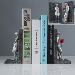 Dekorative Objekte, Figuren, Buchstützen, Buchhalter, Banksy-Skulptur, Heimdekoration, Bücherregal, Dekoration, Wohnzimmer, Bibliothek, Büro, Ausstellungsstück 230803