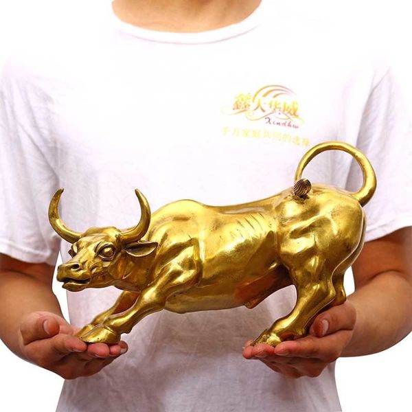 Objets décoratifs Figurines Brass Bull Wall Street Sculpture Copper Copper Cow Statue Mascotte Office Office Décoration Exquise Crafts Business Gift 230628