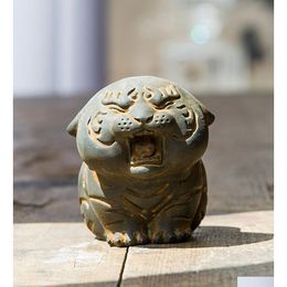 Objets décoratifs Figurines en fonte de fer mignon statue de tigre poudre rugissante ornement en métal résine mixte scpture art artisanat bureau goutte de Otuso
