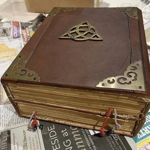 Objetos decorativos Figuras Charmed Book Of Shadows Green Journal Cover Encuadernado en blanco y rayado 350 páginas Spell Record Spellbook Vintage Magic Gift 230614