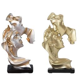 Objets décoratifs Figurines Couple Kiss Sculpture Art moderne personnage Statue résine artisanat luxe décoration de la maison mariage saint valentin Da cadeau 230830