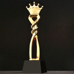 Decoratieve objecten Figurines Aangepaste Crown Trophy Golden Cups Trophy Award S Sportwinnaar Educatieve rekwisieten Trofeo Reward Competition Prijzen speelgoed 221202