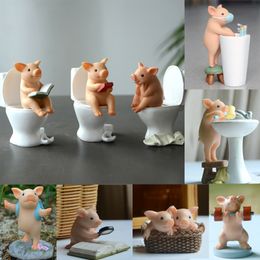 Decoratieve objecten beeldjes schattig varken op het toilet figuur doe oefening home decor tuin miniatuur dier desktop decoratie speelgoed cadeau voor kinderen 230725