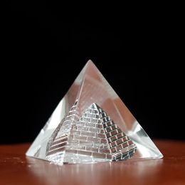 Decoratieve objecten beeldjes Energiegenezing Kristal Piramide Verzamelbeeld Desktop Feng Shui Ornament voor thuiskantoor Decor Kerstcadeau 230928