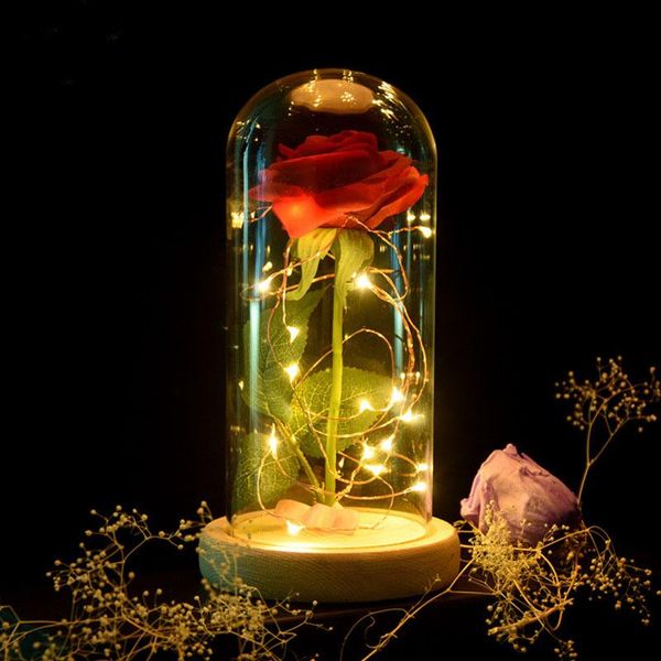 Objets Décoratifs Figurines Fleur Rose Éternelle Soie Rouge Et Lumière LED Avec Pétales Tombés Dans Un Dôme De Verre Sur Un Socle En Bois Cadeau Pour Valenti