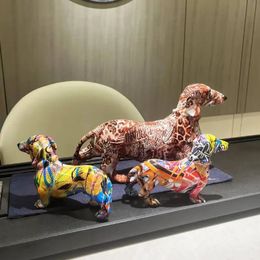 Objets décoratifs Figurines de bureau de style européen teckel transfert d'eau résine artisanat table salon vin 231120