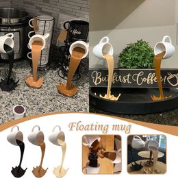 Objets décoratifs Figurines flottant renversant tasse à café Sculpture décoration de cuisine renversant magique versant Splash tasse à café créative décoration de la maison 231005