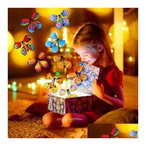 Objets décoratifs Figurines volant dans le livre Magic Butterfly Card Toy avec des mains vides accessoires de mariage Tricks Christams Gift Drop Dhgmk