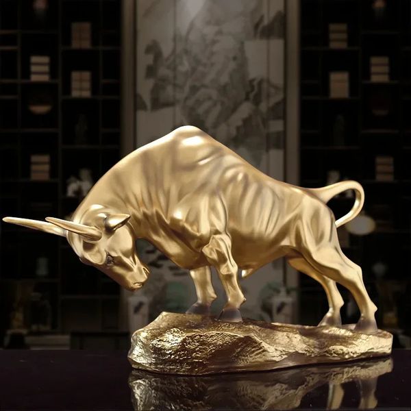 Objets décoratifs Figurines Statue de taureau doré artisanat résine taureau d'or est utilisé pour la décoration de statue de table de bar de porche d'armoire à vin de salon à la maison. 231201