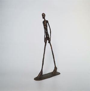 Decoratieve objecten Beeldjes Handgemaakte Ambachten Messing Karakter Standbeeld Wandelende man Persoon Lone Walker Sculptuur Woondecoratie Kantoorinrichting 230725