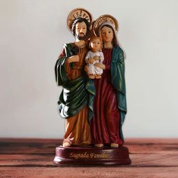 Oggetti decorativi Figurine Statue della Sacra Famiglia Figura Bambino Gesù Cristo Figurine Sculture decorative per la casa Chiesa cattolica Souvenir Regali 230712