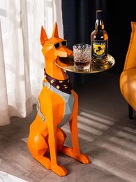 Decoratieve objecten Beeldjes Home Decorations Doberman Hond Standbeeld Kamerdecoratie Grote Vloerornamenten Hars Sculpturen Creatieve Accessoires Bijzettafel 231204