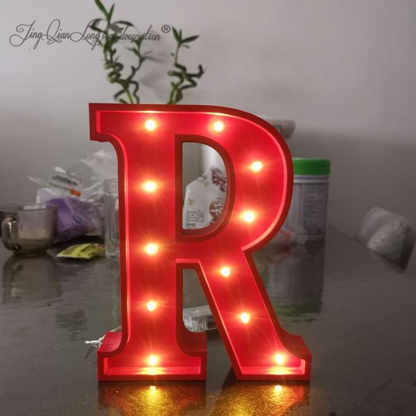 Objets décoratifs Figurines LED Alphabet Lumières Grandes lettres rouges chaudes Illuminent les noms Lumières de mariage Décor Fête d'anniversaire Signes Célébration de la Saint-Valentin 221129