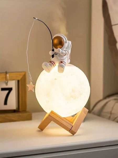 Objets décoratifs Figurines LED Astronaute Figurines Humidificateur LAMPE LAMPE LAMPE LAMBRE SPACE MIME MINIATURE Machine de brouillard Cold Accessoires Home Anniversaire Cadeau T240505