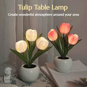 Objets décoratifs Figurines LED Tulipe Veilleuse Simulation Fleur Lampe de Table Décoration de la Maison Ambiance Romantique en Pot Cadeau pour OfficeRoomBarCafe 231017