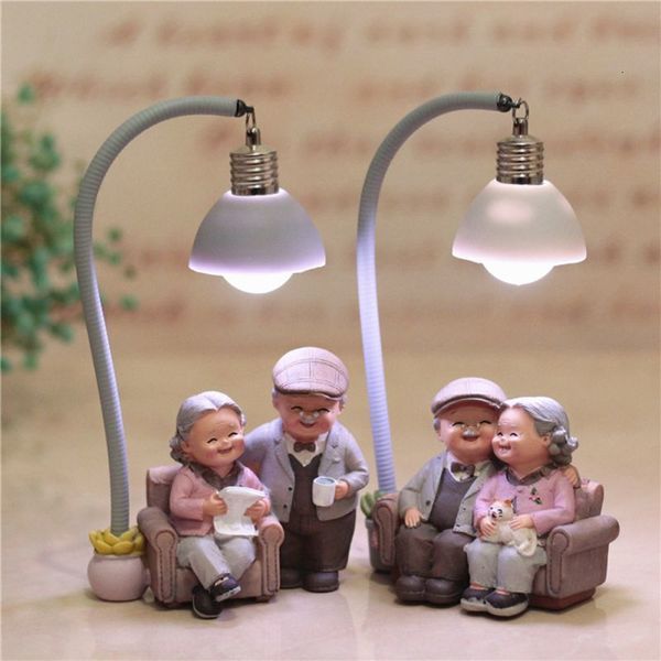 Objetos decorativos Figuras Enlace para abuelos caídos Modelo Adorno Creativo Amantes de Sweety Adornos de pareja para regalo de mesa de oficina 230922