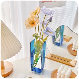 Objets décoratifs Figurines Salon Décoration 1 Pc Moderne Acrylique Vases Maison En Plastique Transparent Forme Géométrique Fleur Conteneur Multi Couleur 230704