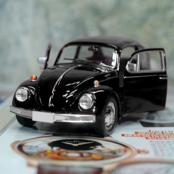 Objets décoratifs Figurines belle rétro Vintage coccinelle moulé sous pression tirer vers l'arrière modèle de voiture jouet pour enfants cadeau décor mignon Figurines Miniatures 230324