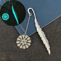 Decoratieve objecten Figurines Luminous Small Feather Series Bookmark Retro Creative Student Alloy Sunflower ProductDecorative