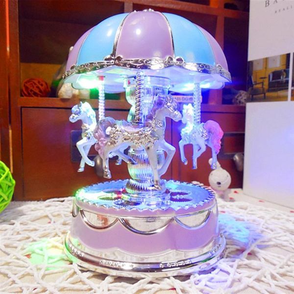 Objetos decorativos Figuras Carrusel de lujo Caja de música 3 caballos Girar Luz LED Rotación luminosa Juguetes románticos Regalos hechos a mano Decorativos