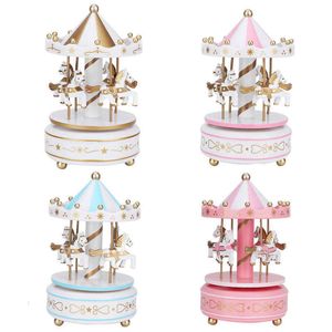 Decoratieve objecten Beeldjes Draaimolen Muziekdozen Houten paardenrotonde Carrousel Speeldoos Kunststof Kerstcadeau Paardencarrouseldoos Woondecoratie 230831