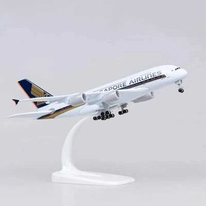 Objets décoratifs Figurines Aircraft métallique Modèle de ligne 20cm 1 400 Singapore Airlines A380 Metal Replica Material Matériau Aviation Simulation Toys Boy cadeau T2405