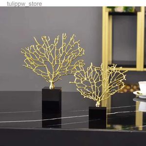 Objetos decorativos Figuras Árbol de metal Coral artificial Base de mármol negro Árbol dorado Hueco Adornos artesanales abstractos Accesorios de decoración del hogar L240306