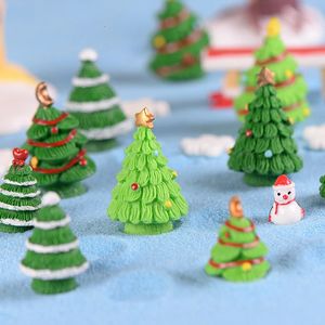 Objets décoratifs Figurines Mini arbre de Noël Couple Figurine poupée décor de jardin ornement enfant jouet Miniature paysage personnes Statue résine artisanat 231124